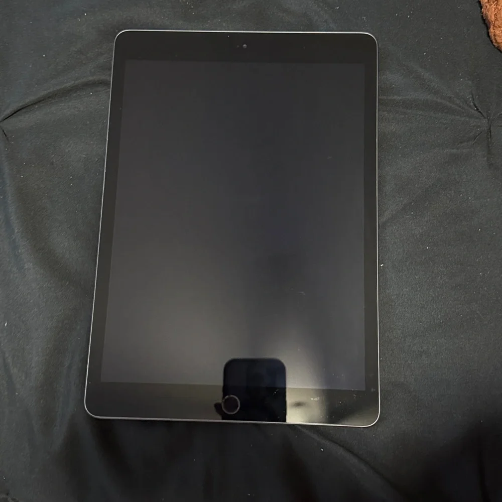 7th Gen Ipad 32G silver
